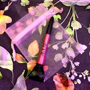 Amazing dual black eyeliner 👁